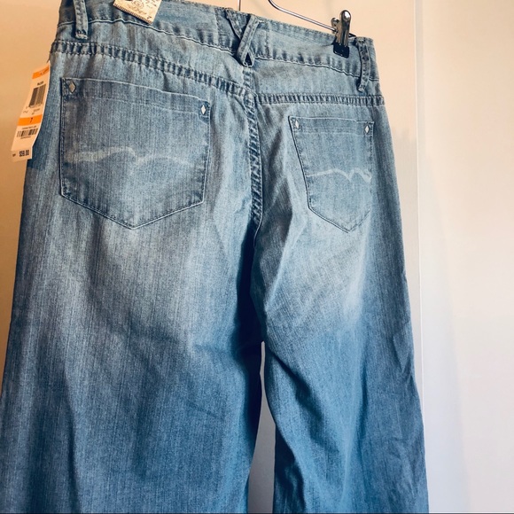 NWT American Rag Flared Wide Jeans - Picture 4 of 6